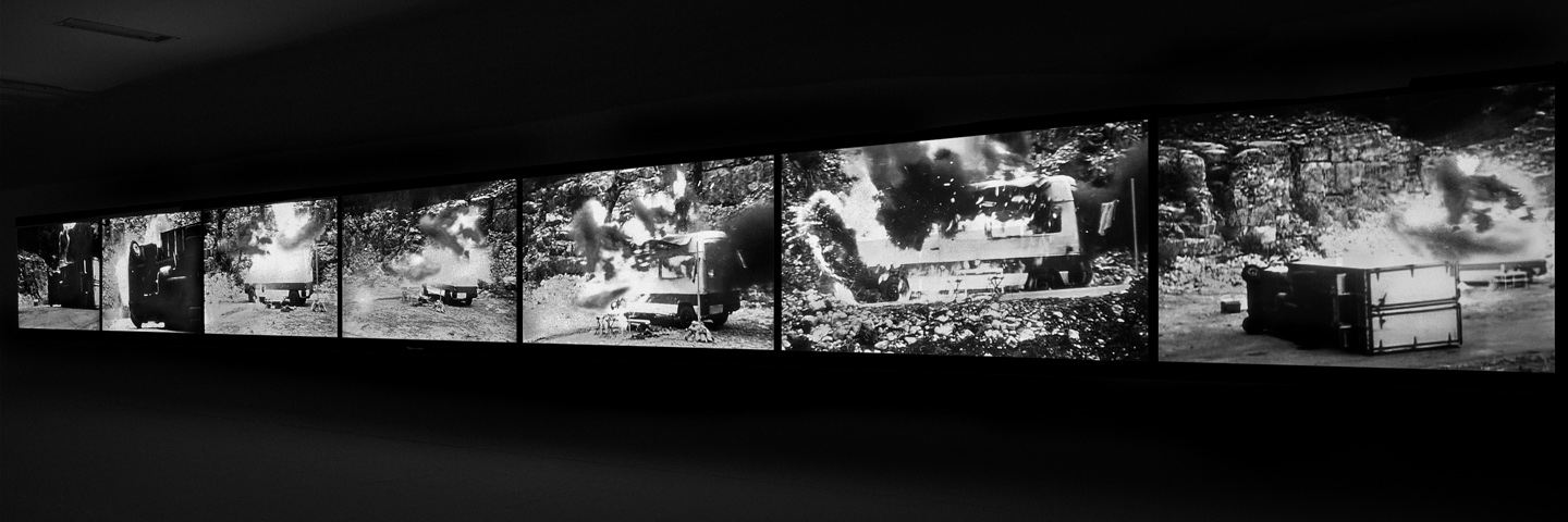 
Seven Minutes Before • 2004 © Melik Ohanian